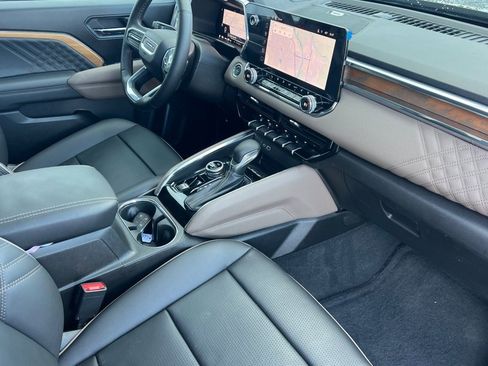 Certified 2025 GMC Canyon Denali image 12