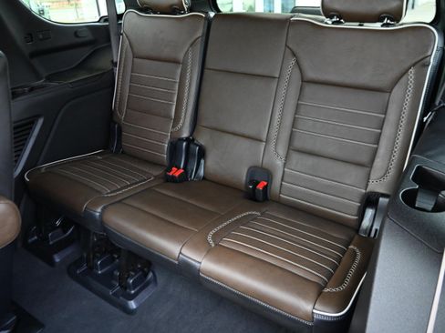 Used 2025 GMC Yukon Denali Ultimate image 11