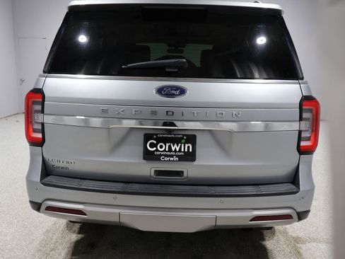 Used 2023 Ford Expedition Limited image 3