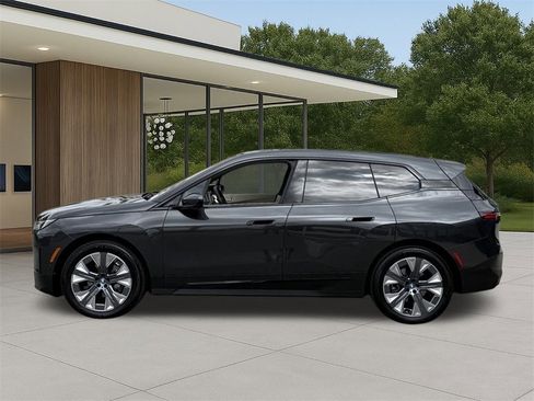 Used 2025 BMW iX xDrive50 w/ Convenience Package image 9