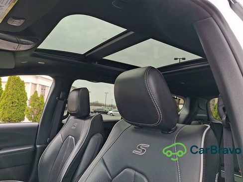 Used 2025 Chrysler Pacifica Limited FWD image 14