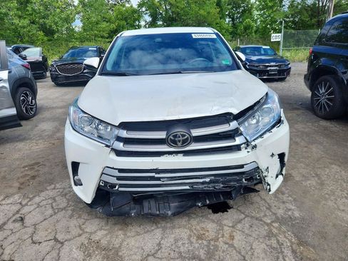 Used 2019 Toyota Highlander Plus AWD/4WD image 2