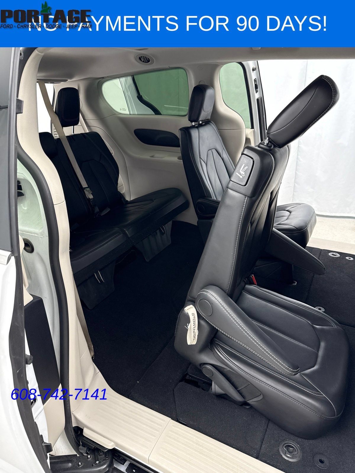 Used 2024 Chrysler Pacifica Touring-L FWD image 28