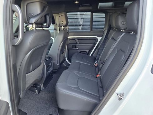 New 2026 Land Rover Defender 110 X-Dynamic SE image 7