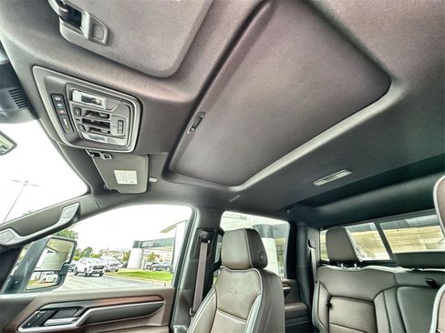 Used 2024 GMC Sierra 2500 Denali w/ Denali Reserve Package image 18