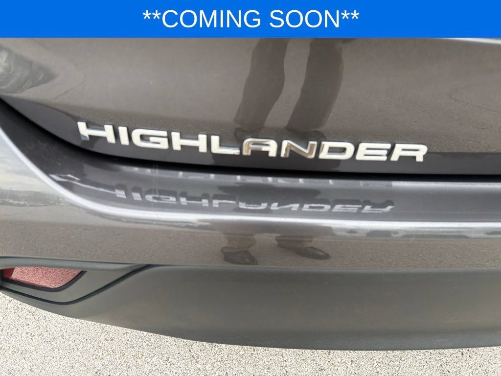 Used 2022 Toyota Highlander XLE AWD/4WD image 18