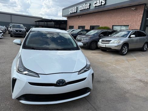 Used 2021 Toyota Prius XLE image 8