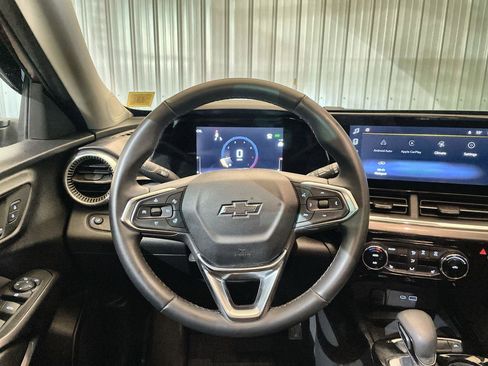 Used 2024 Chevrolet Trax ACTIV w/ Sunroof Package image 11