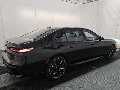 Used 2023 BMW i7 xDrive60 AWD/4WD image 2
