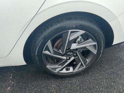 Certified 2024 Hyundai Elantra SEL w/ Convenience Package FWD image 13