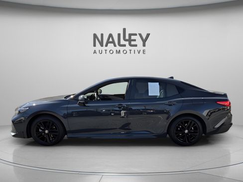 Used 2025 Toyota Camry SE image 2