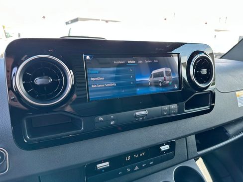 Used 2025 Mercedes-Benz Sprinter 2500 image 17