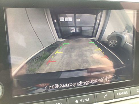 Used 2024 Nissan Rogue S FWD image 18