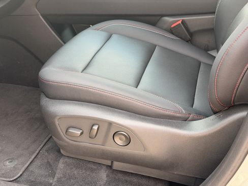 Used 2024 Chevrolet Traverse Z71 AWD/4WD image 17