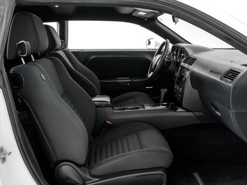 Used 2013 Dodge Challenger SXT image 27