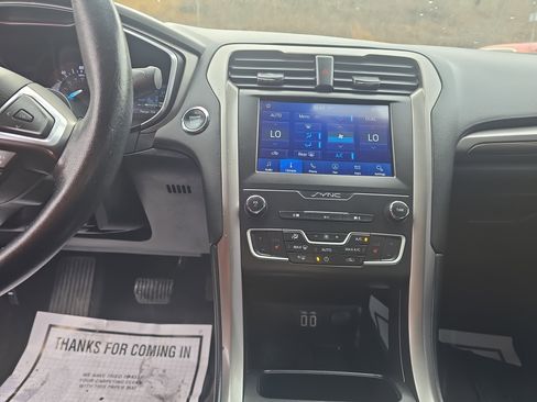 Used 2020 Ford Fusion SEL image 19