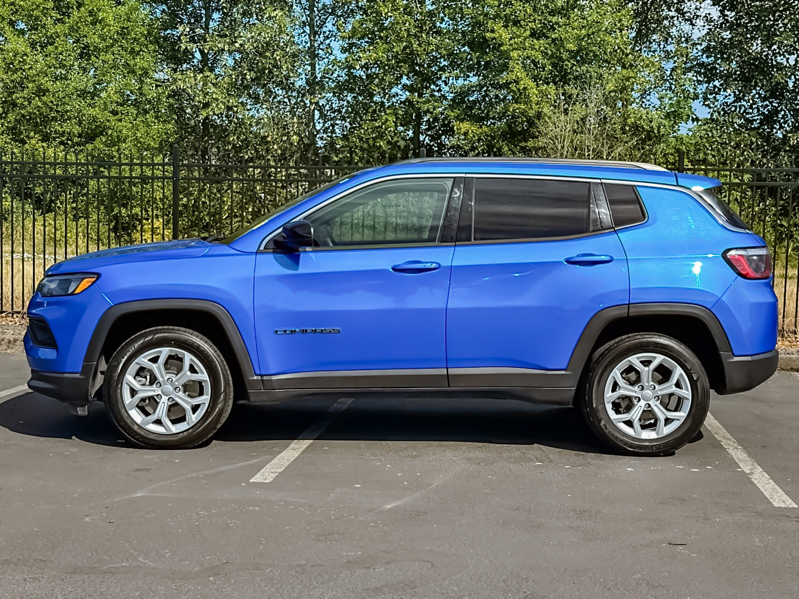 Used 2024 Jeep Compass Latitude AWD/4WD image 7