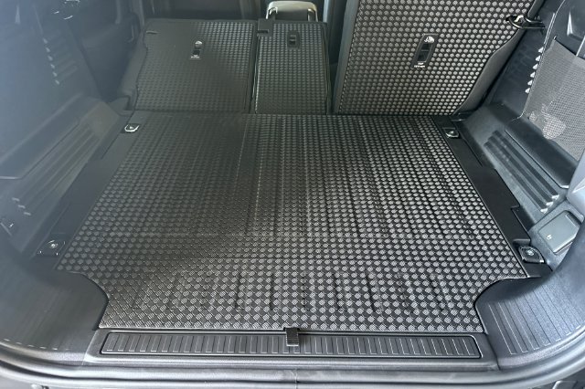 New 2026 Land Rover Defender 110 S AWD/4WD image 14