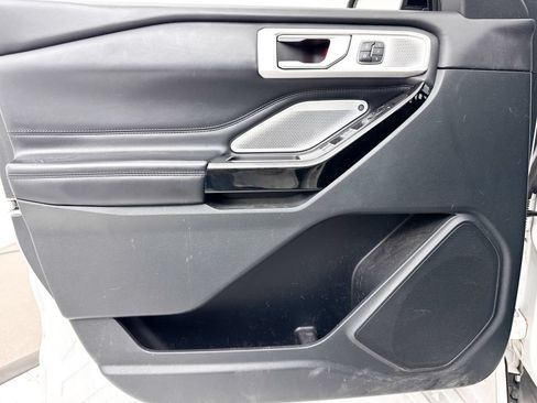 Used 2021 Ford Explorer Platinum w/ Equipment Group 601A AWD/4WD image 33