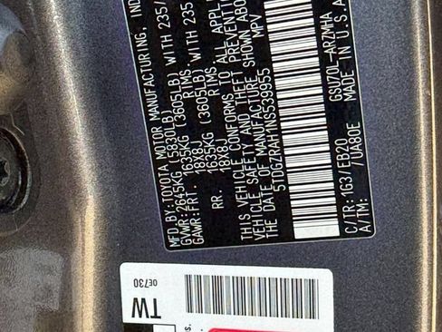 Used 2022 Toyota Highlander XLE FWD image 32