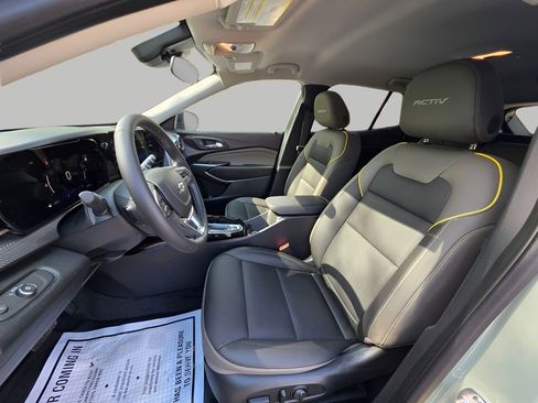 Used 2025 Chevrolet Trax ACTIV w/ Driver Confidence Package image 17