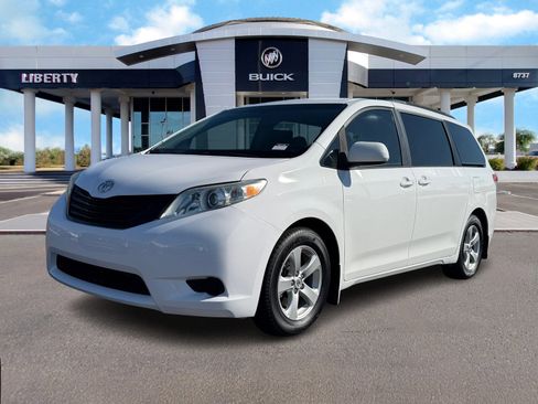 Used 2014 Toyota Sienna LE image 8
