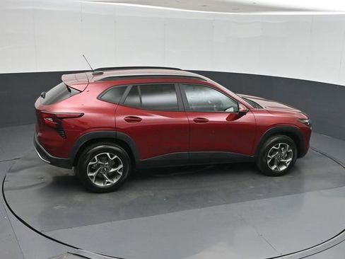 Used 2025 Chevrolet Trax LT FWD image 29