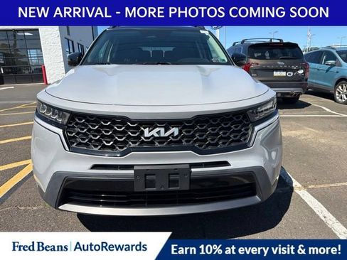 Used 2023 Kia Sorento S w/ Panoramic Sunroof Package AWD/4WD image 2