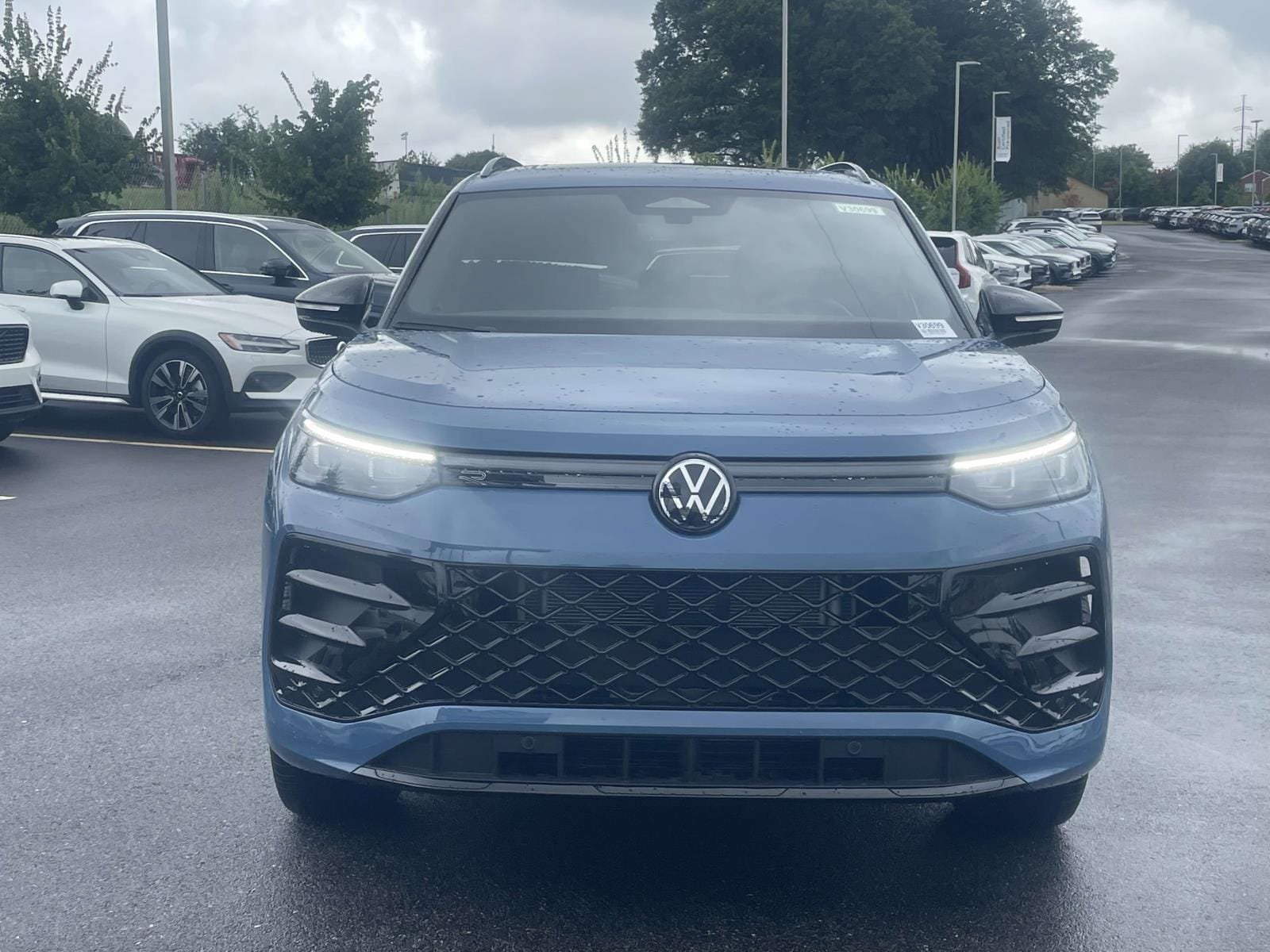 New 2026 Volkswagen Tiguan SE R-Line AWD/4WD image 2
