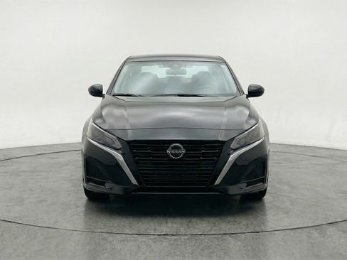 Used 2025 Nissan Altima 2.5 SV image 2