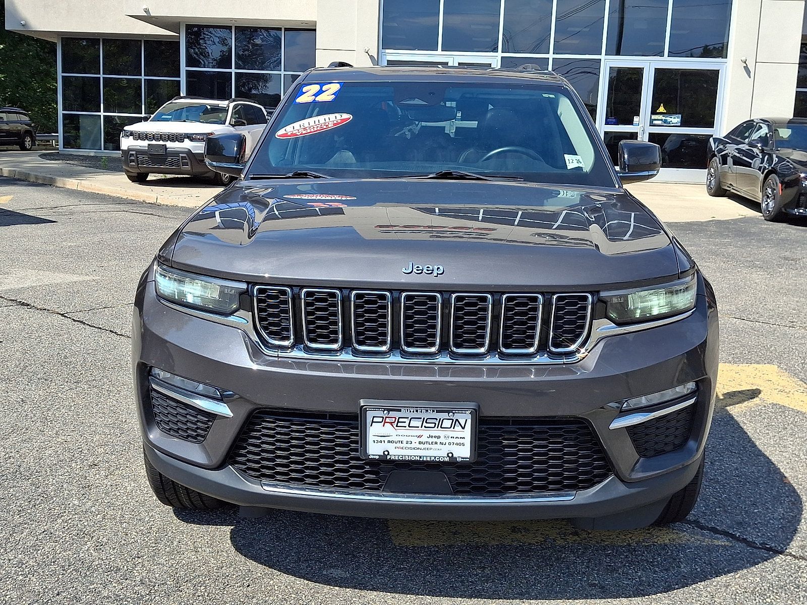 Used 2022 Jeep Grand Cherokee Limited AWD/4WD image 2