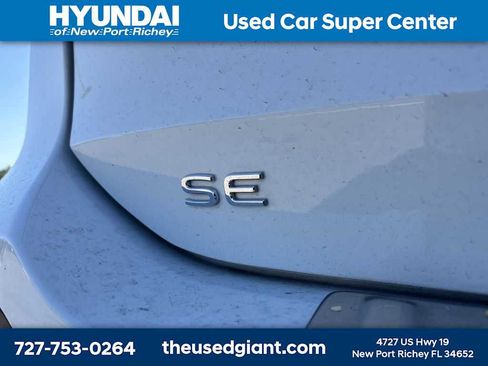 Used 2025 Volkswagen Tiguan SE w/ Panoramic Sunroof Package image 5