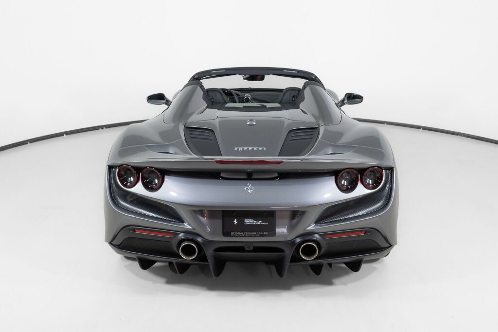 Used 2022 Ferrari F8 Tributo RWD image 8