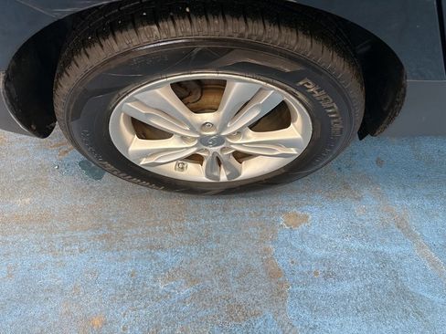 Used 2011 Hyundai Tucson GLS w/ Navigation Pkg 2 image 5