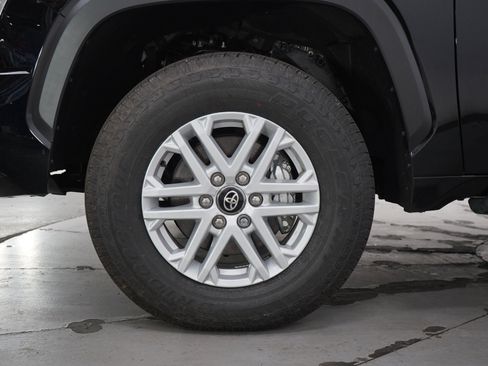 Used 2026 Toyota Tundra SR5 w/ SR5 Convenience Package AWD/4WD image 28