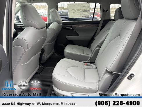 Used 2026 Toyota Highlander Platinum image 26