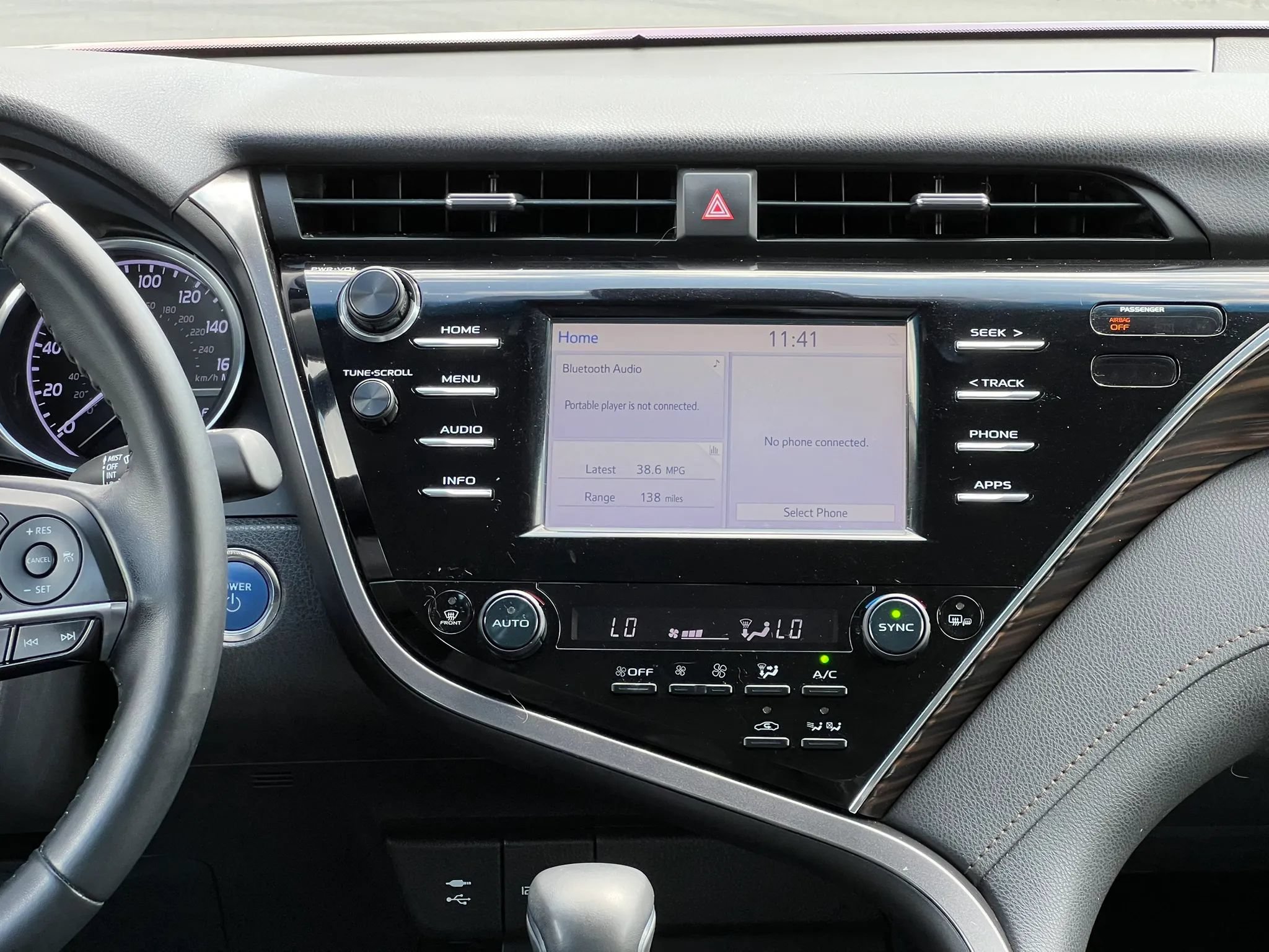 Used 2018 Toyota Camry XLE FWD image 25