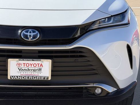 Certified 2024 Toyota Venza Nightshade image 8