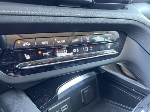 Used 2023 Buick Envision Essence w/ Sport Touring Package AWD/4WD image 11