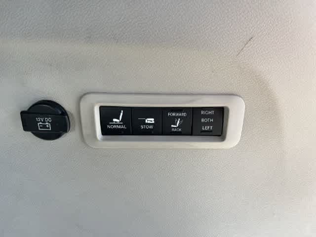 Used 2018 Chrysler Pacifica Limited w/ Advanced Safetytec Group FWD image 29