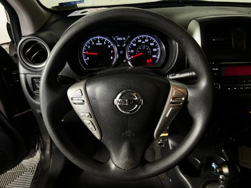 Used 2016 Nissan Versa SV FWD image 9