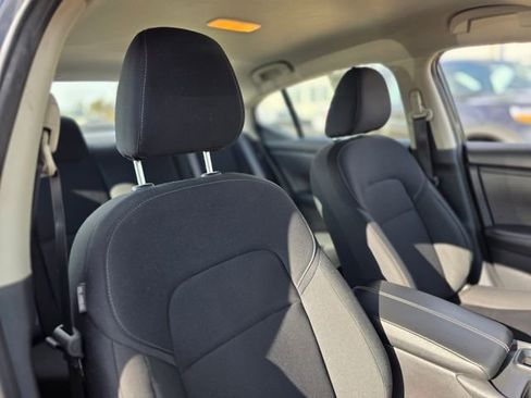 Used 2025 Nissan Sentra S image 11