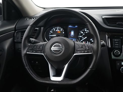 Used 2018 Nissan Rogue SV w/ Sun & Sound Touring Package image 16