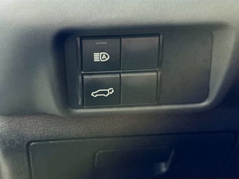 Used 2021 Toyota Highlander XLE FWD image 22