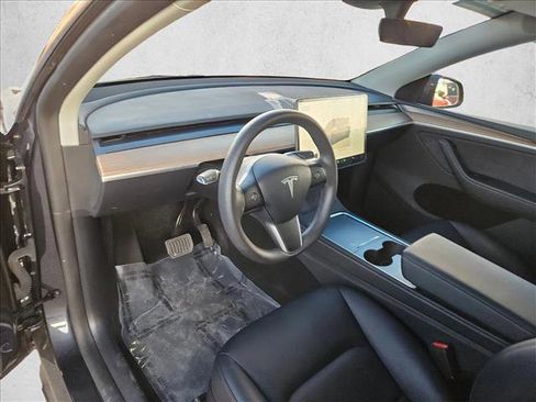 Used 2025 Tesla Model Y Long Range image 13