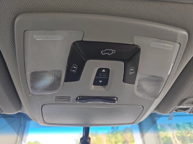 Used 2015 Toyota Sienna XLE Premium FWD image 24