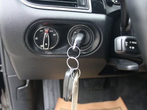 Used 2018 Porsche Macan Base image 12