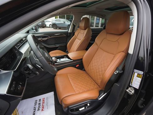 Used 2023 Audi S8 w/ S8 Comfort Plus Package AWD/4WD image 33