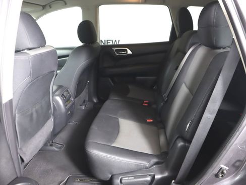 Used 2019 Nissan Pathfinder S image 25