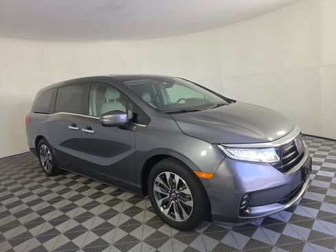 Used 2023 Honda Odyssey EX-L image 3